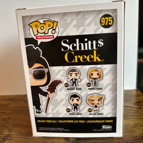 Funko Pop! Television David Rose Figure with Black Outfit (Chase Edition) - Picture 3 of 6